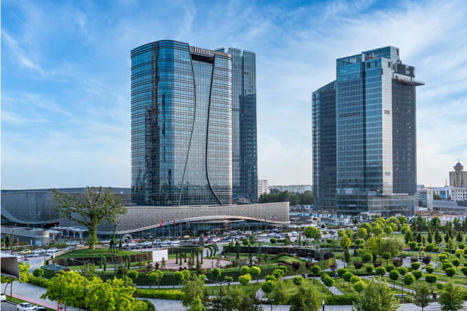 Открыты летние террасы в Hilton Tashkent City